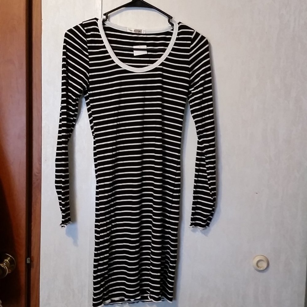 New Hearts N Hips Juniors stretch Dress Sz M